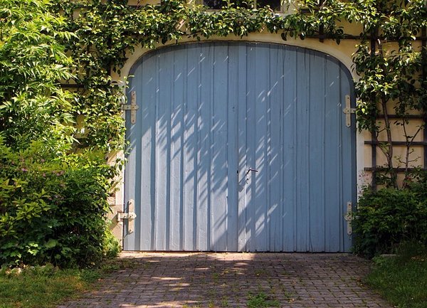 Fabricant porte de garage : des designs uniques pour votre maison